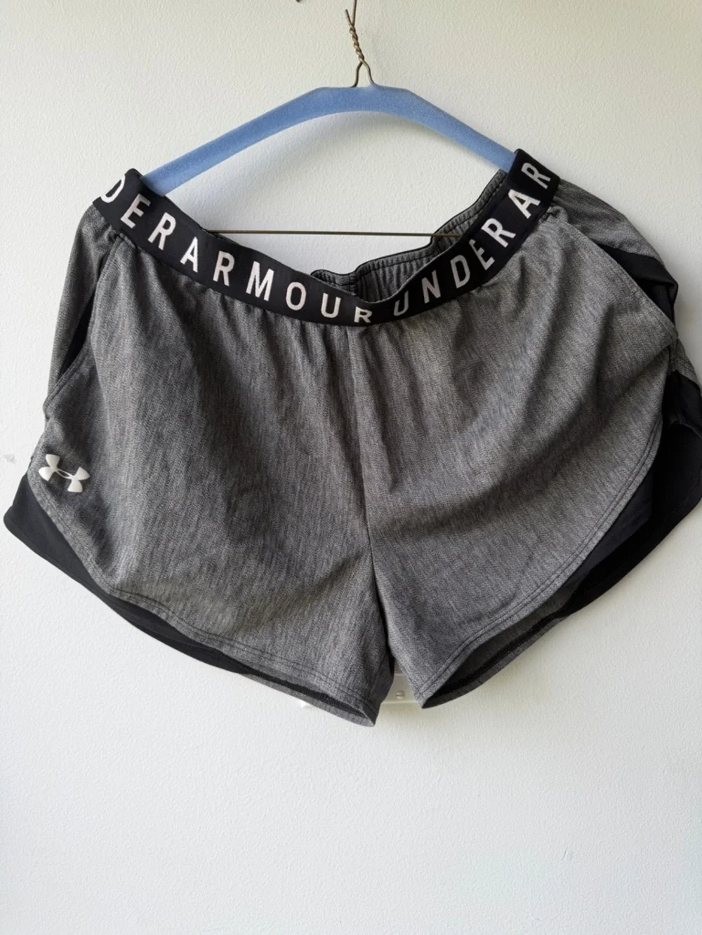Under Armour Women's Gray Athletic Shorts with Black Trim, Size XL - Picture 1 of 3